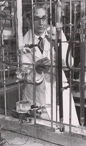 Stanley Miller with his experimental apparatus.