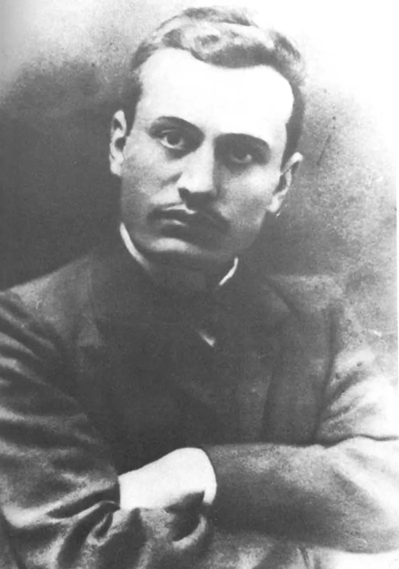 Aggression That Began with Communism and Ended with Fascism The young Mussolini was editor of the communist weekly La Lotta di Classe (Class struggle). He place